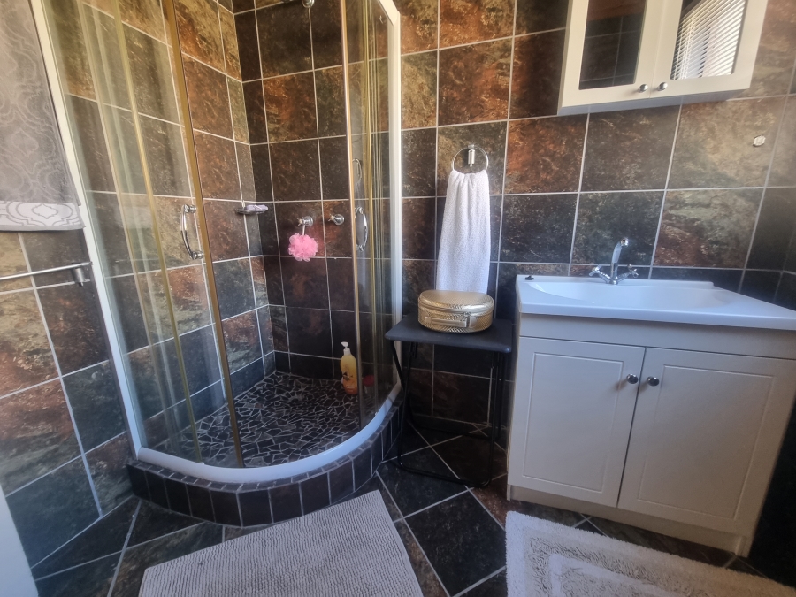6 Bedroom Property for Sale in Heiderand Western Cape